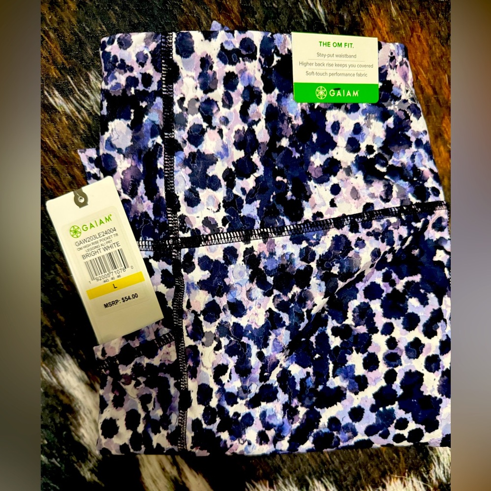 NWT- GAIAM Women’s 7/8 leggings- sz L